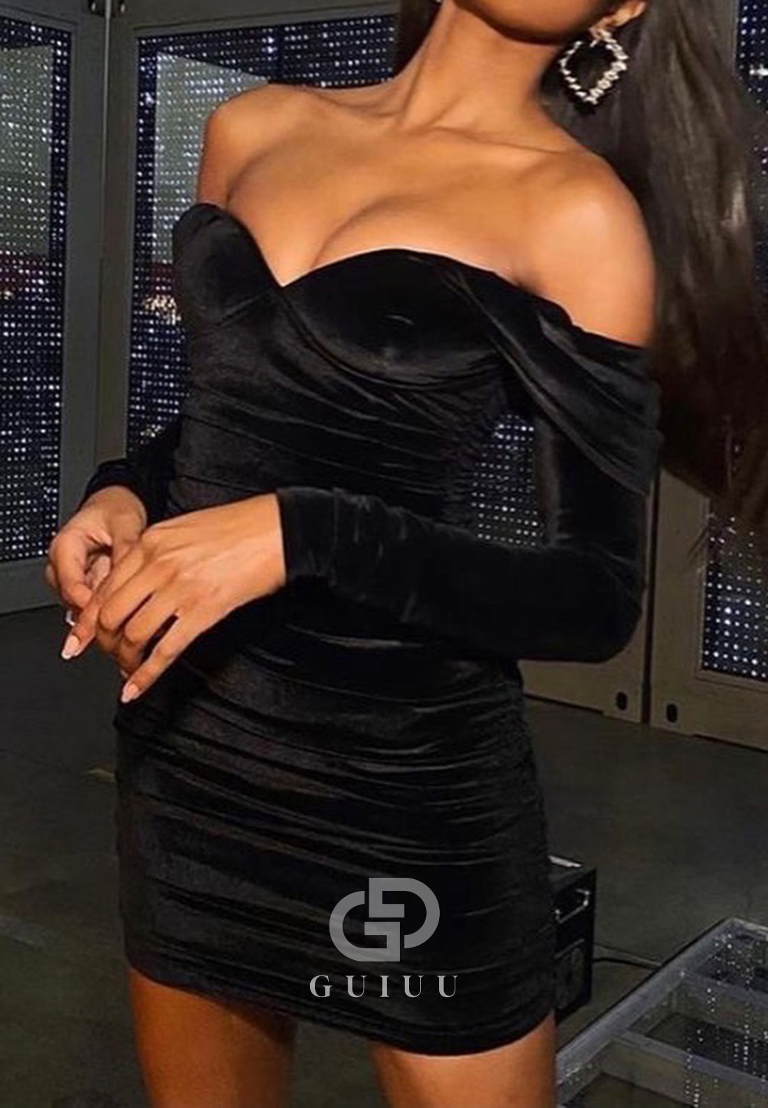 Long Sleeves Sweetheart Ruched Mini Homecoming Dress