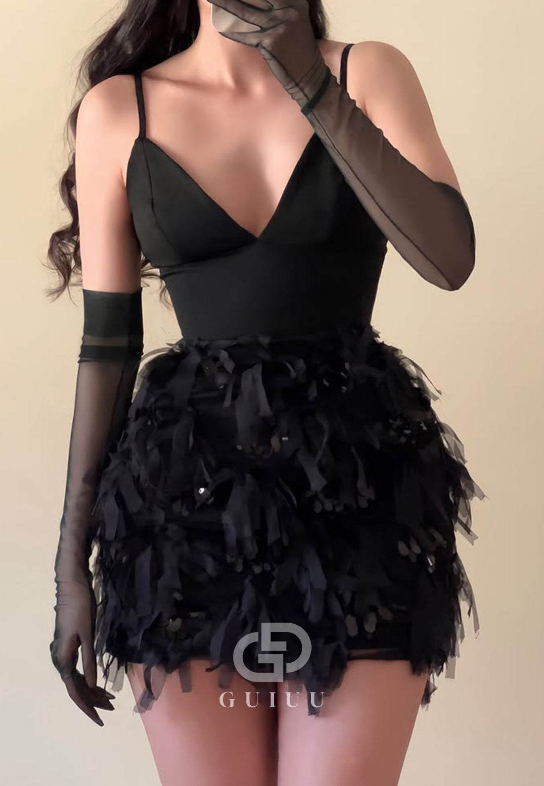 Spaghetti Straps V-Neck Appliques Homecoming Dress