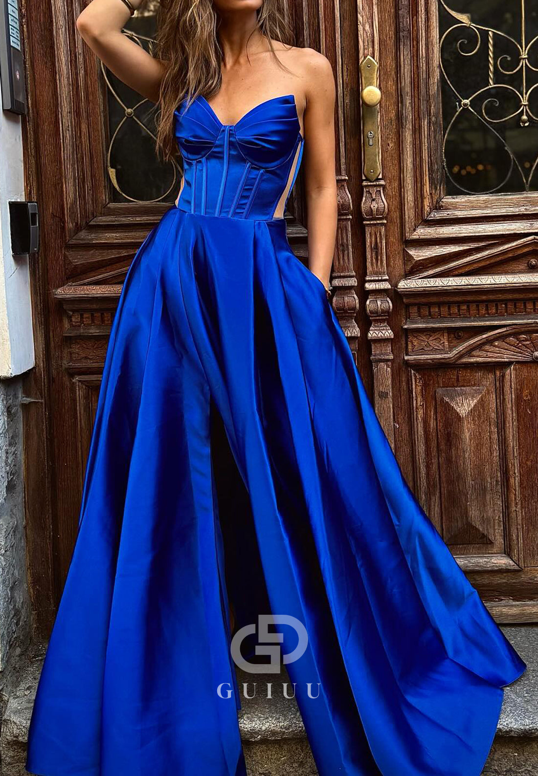 A-Line Sleeveless V-Neck Slit Empire-Waist Prom Dress