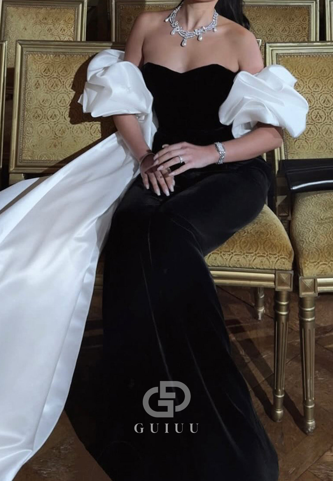 Black Sleeveless Strapless Cape A-Line Evening Dress