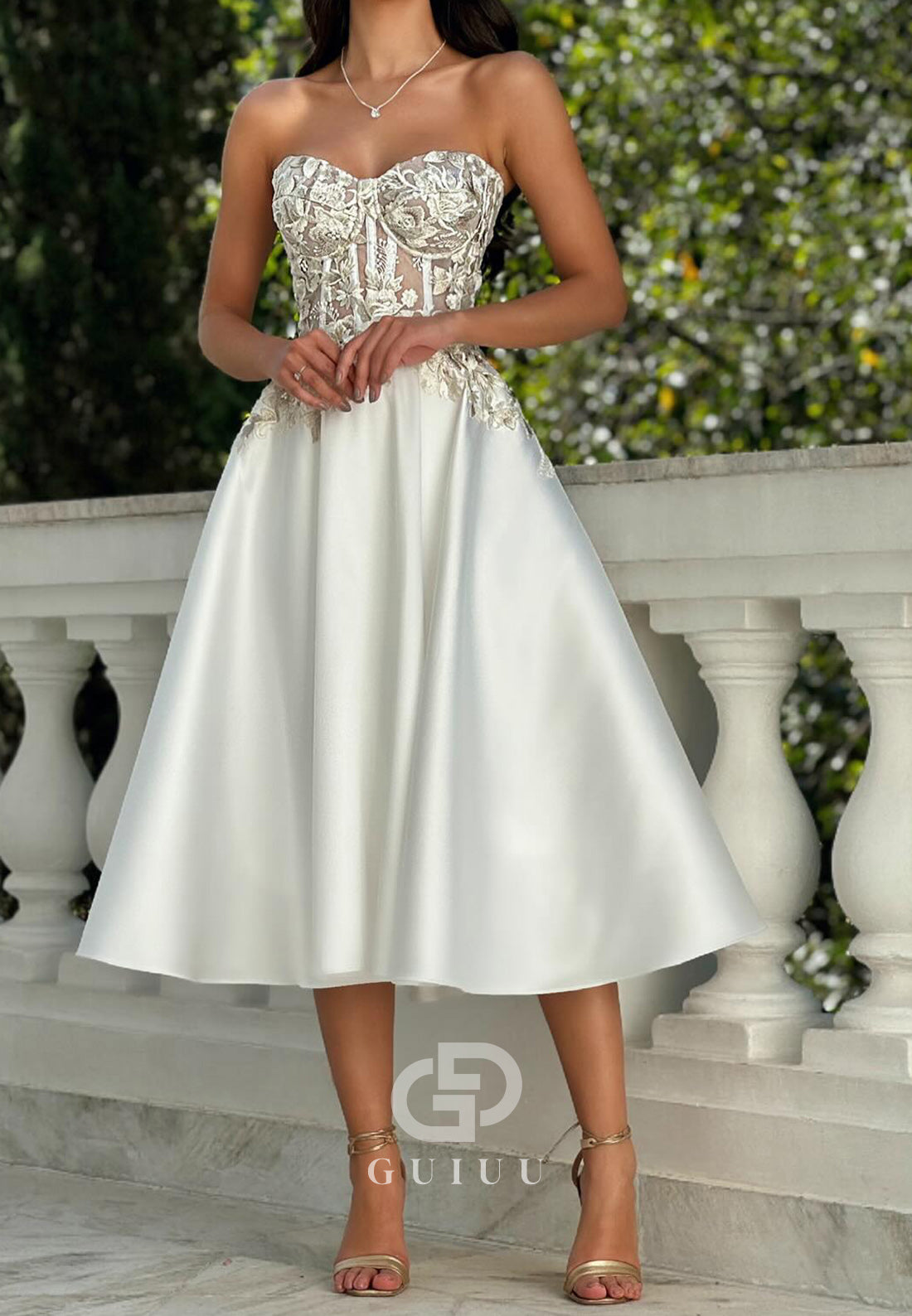 White A-Line Sleeveless Strapless Appliques Prom Dress