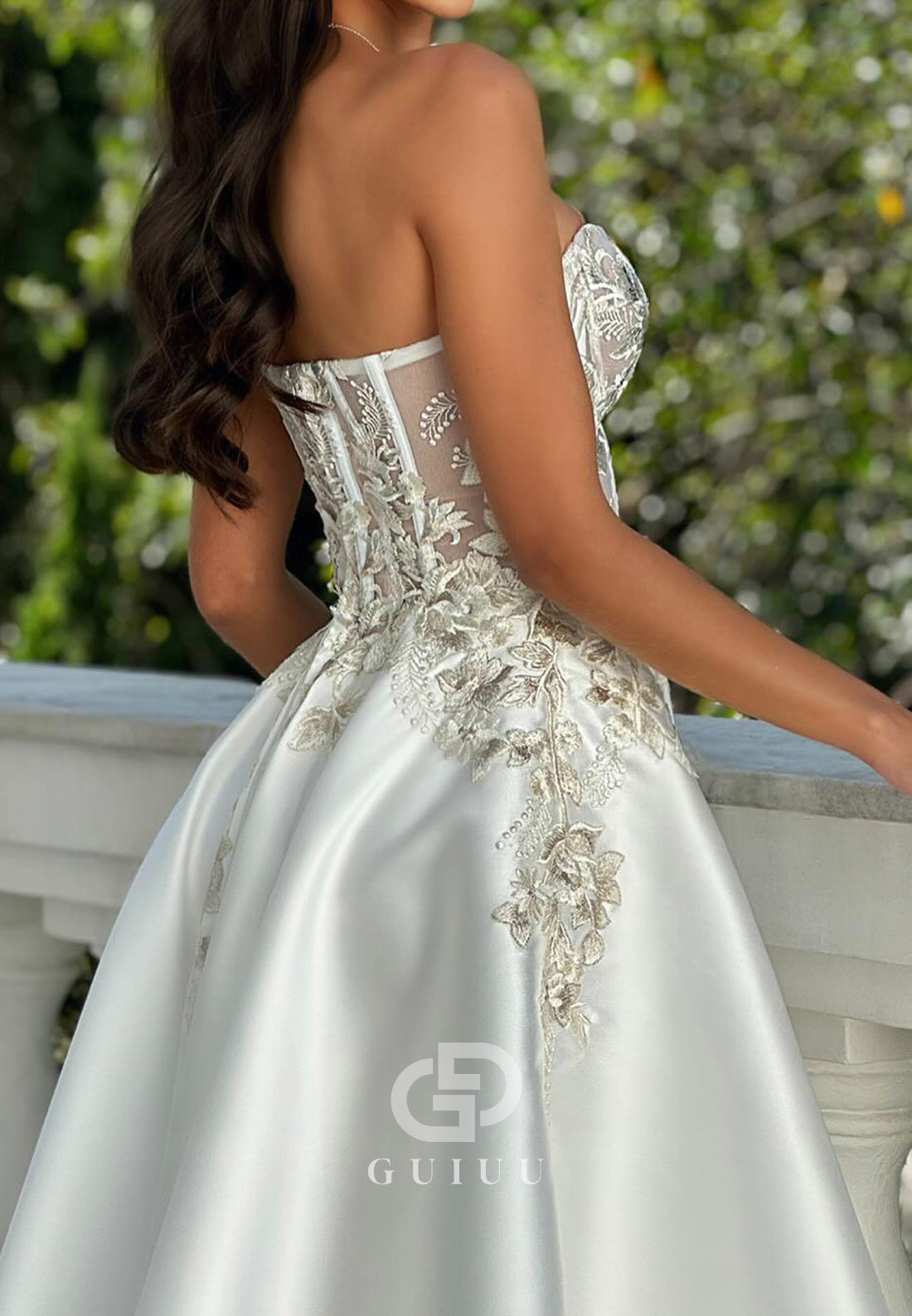 White A-Line Sleeveless Strapless Appliques Prom Dress