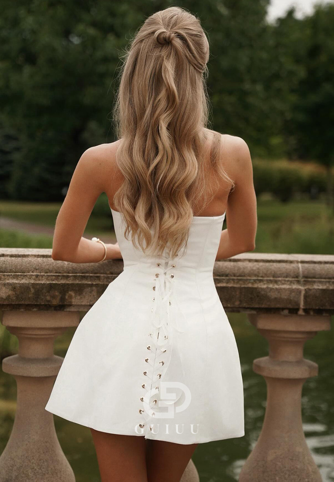 White Sleeveless V-Neck Satin Short Homecoming Dress