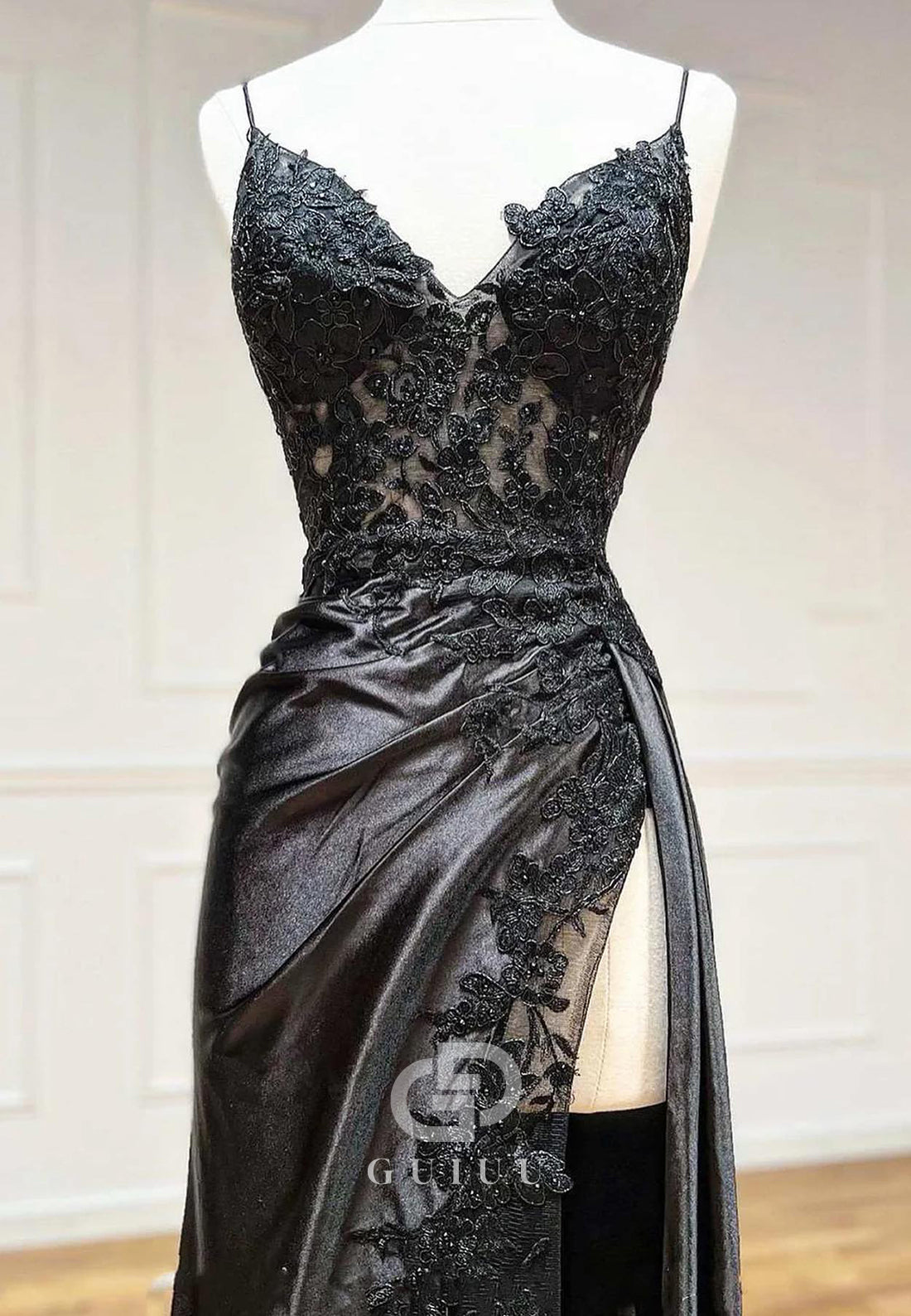Black Spaghetti Straps V-Neck Appliques Slit Prom Dress