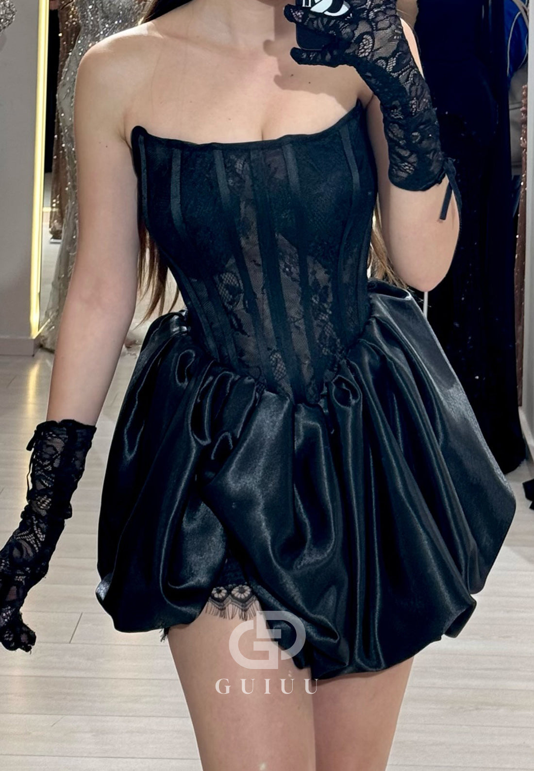 Black A-Line Scoop Sleeveless Mini Homecoming Dress