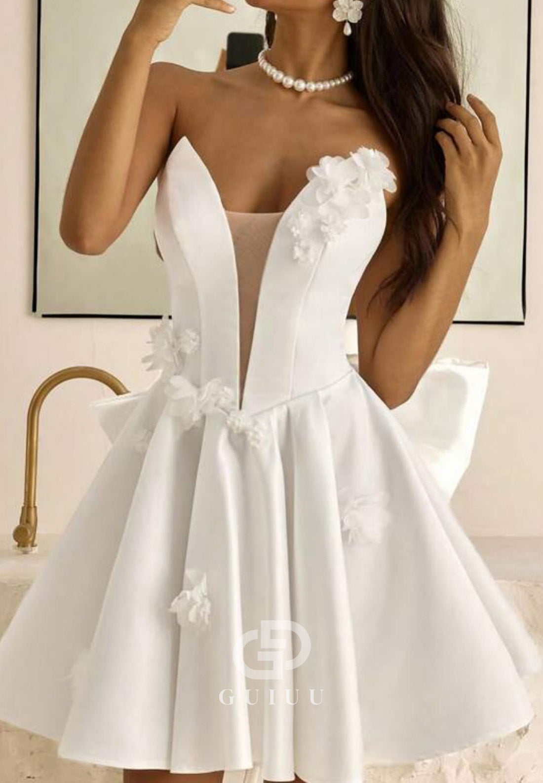 Elegant Sleeveless Strapless A-Line Short Wedding Dress