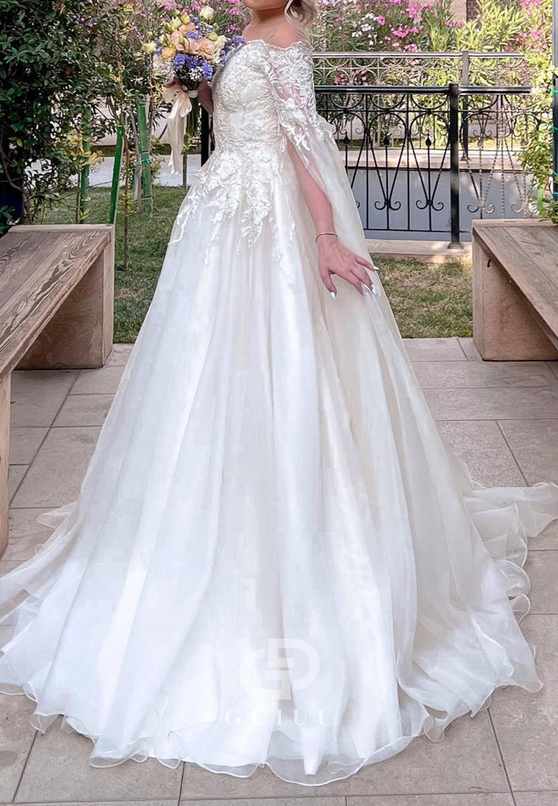 Elegant Off-Shoulder Cape A-Line Appliques Lace Wedding Dress