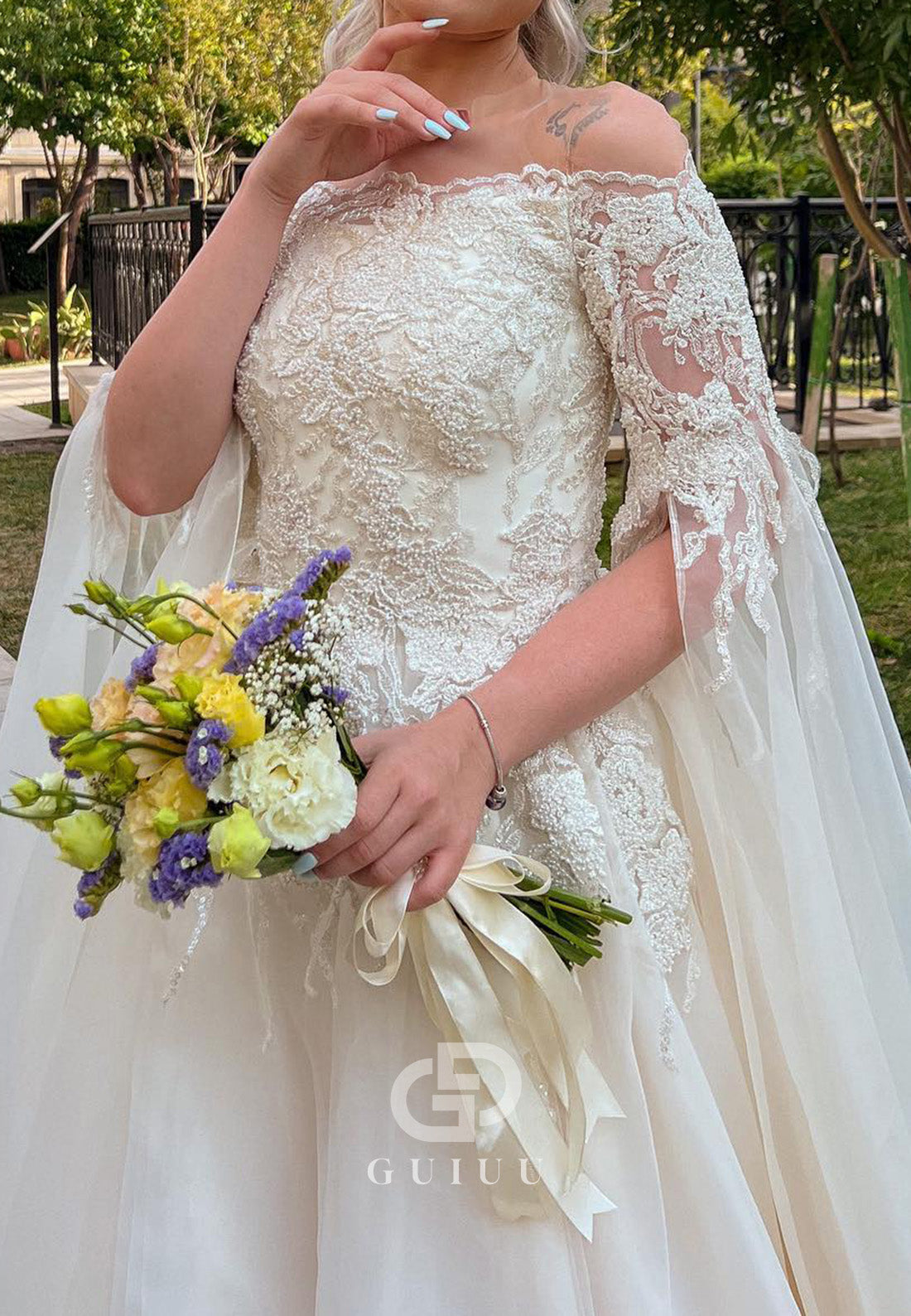 Elegant Off-Shoulder Cape A-Line Appliques Lace Wedding Dress