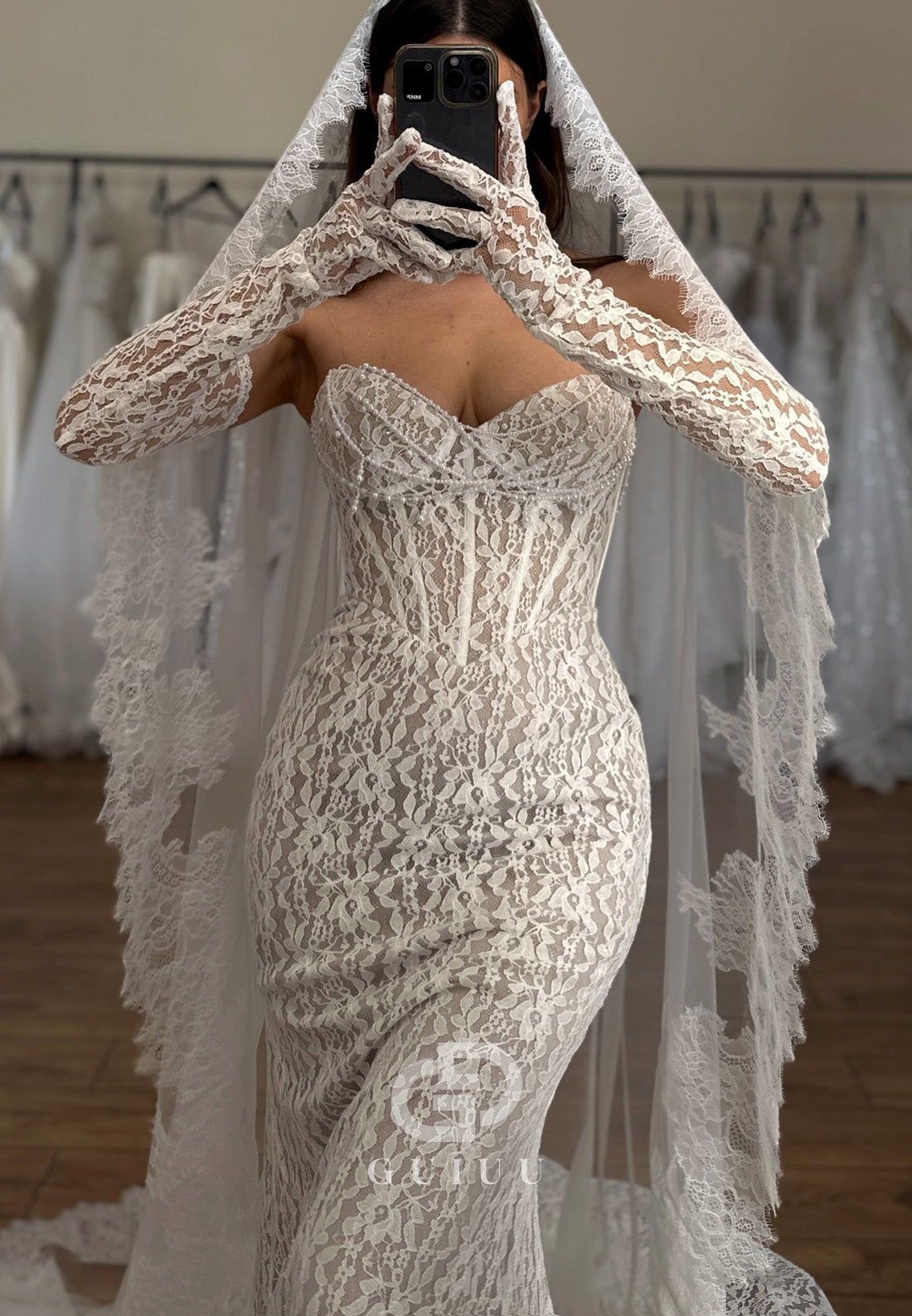 Elegant Sleeveless Strapless Ruched Lace Mermaid Wedding Dress