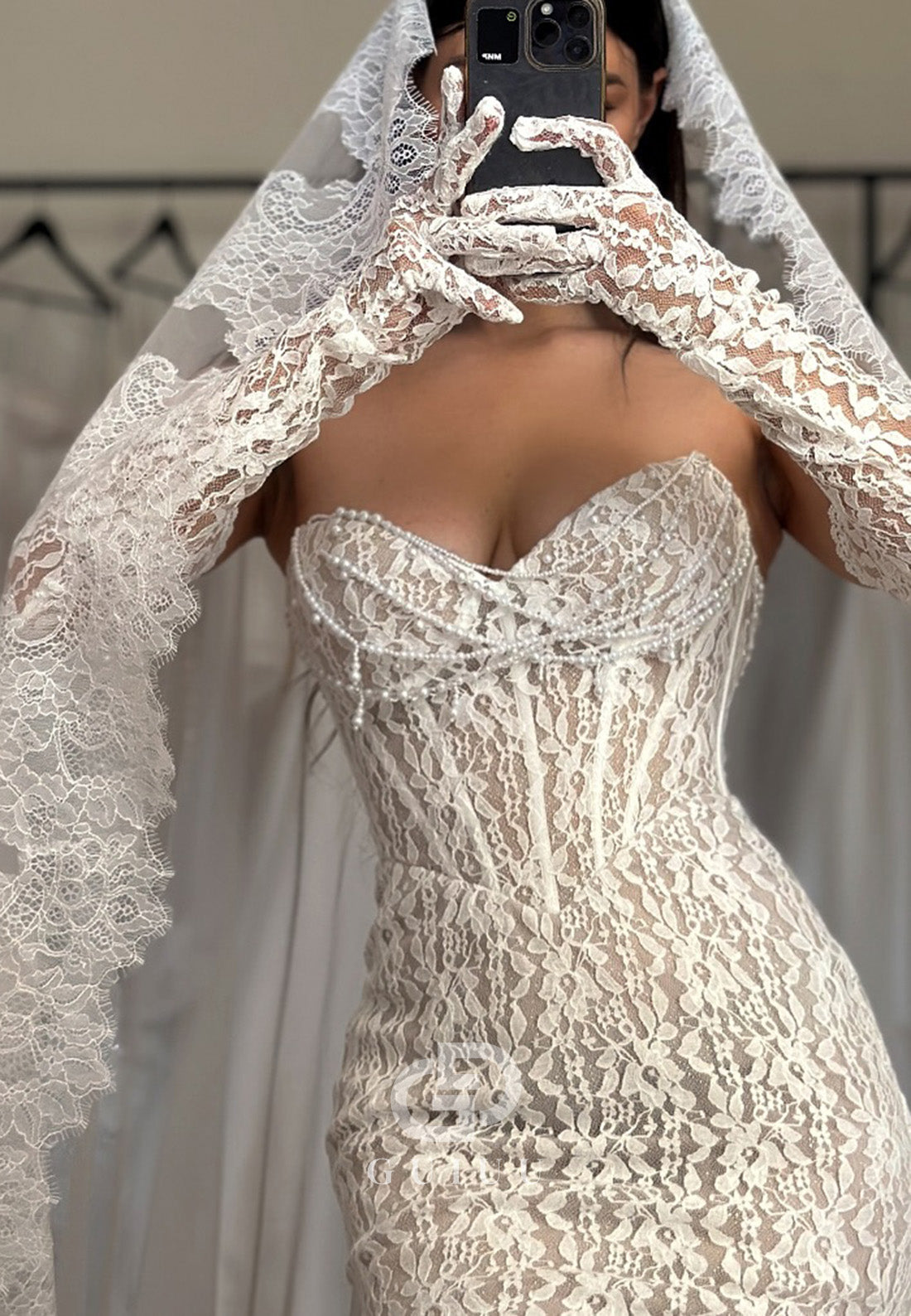 Elegant Sleeveless Strapless Ruched Lace Mermaid Wedding Dress