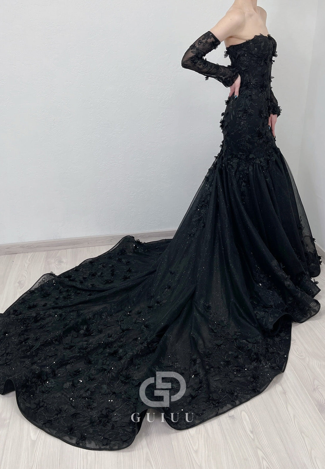 Black Long Sleeves Scoop Floral Appliques Wedding Dress