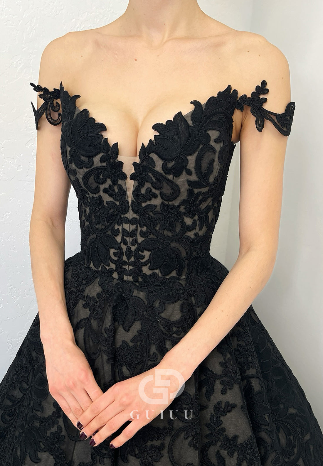 Black Sweetheart Sleeveless Appliques A-Line Wedding Dress