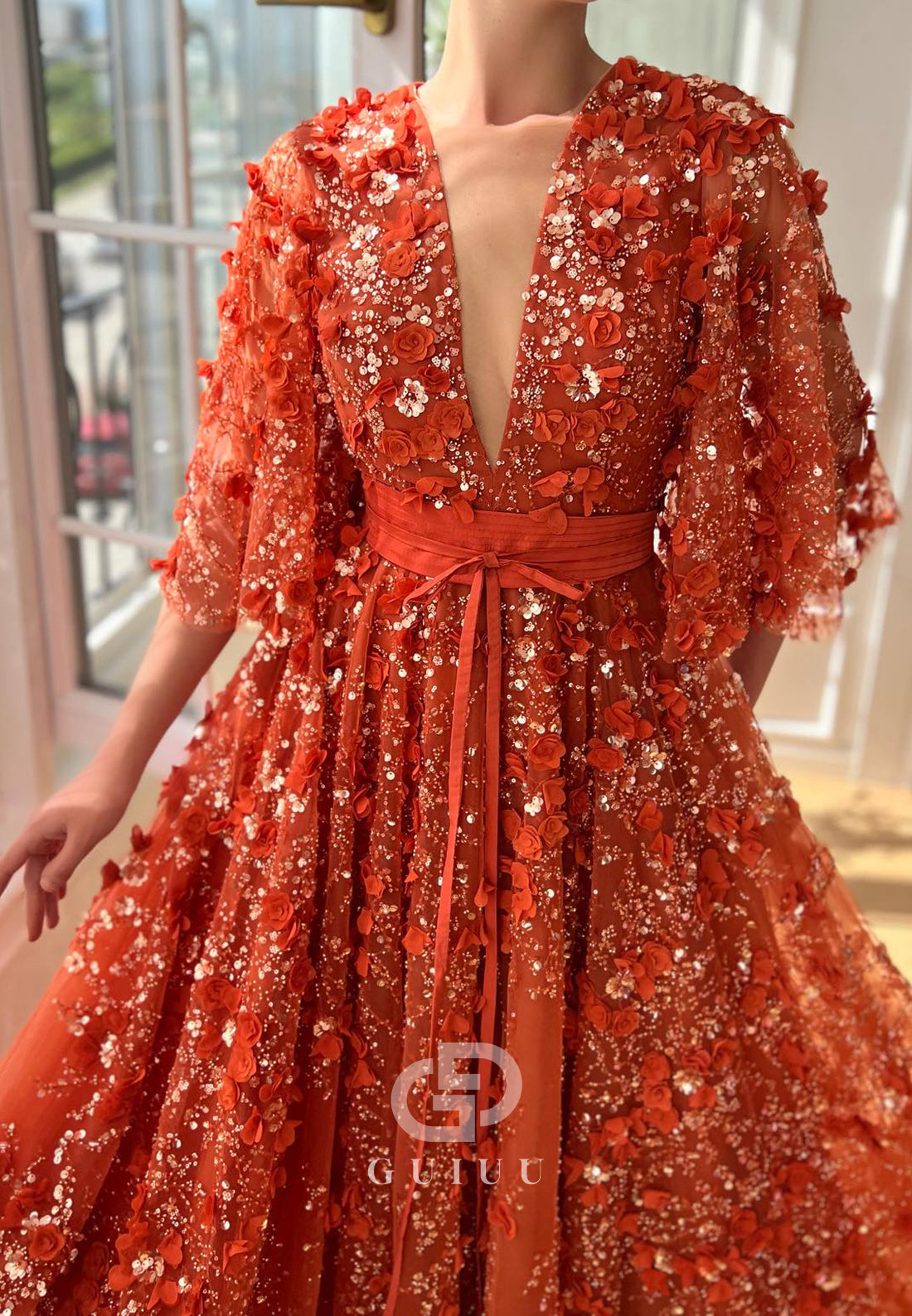 Charming A-Line Long Sleeves V-Neck Appliques Evening Dress