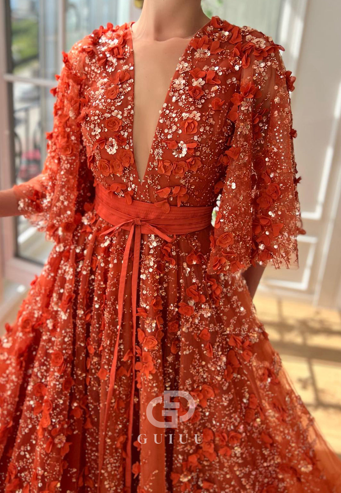 Charming A-Line Long Sleeves V-Neck Appliques Evening Dress