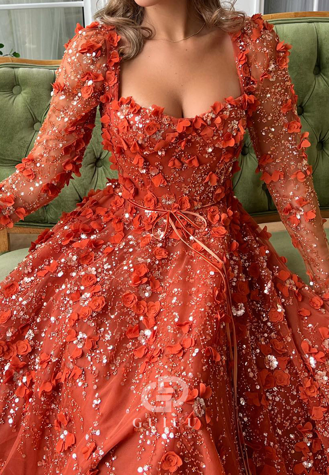 Charming A-Line Long Sleeves V-Neck Appliques Evening Dress