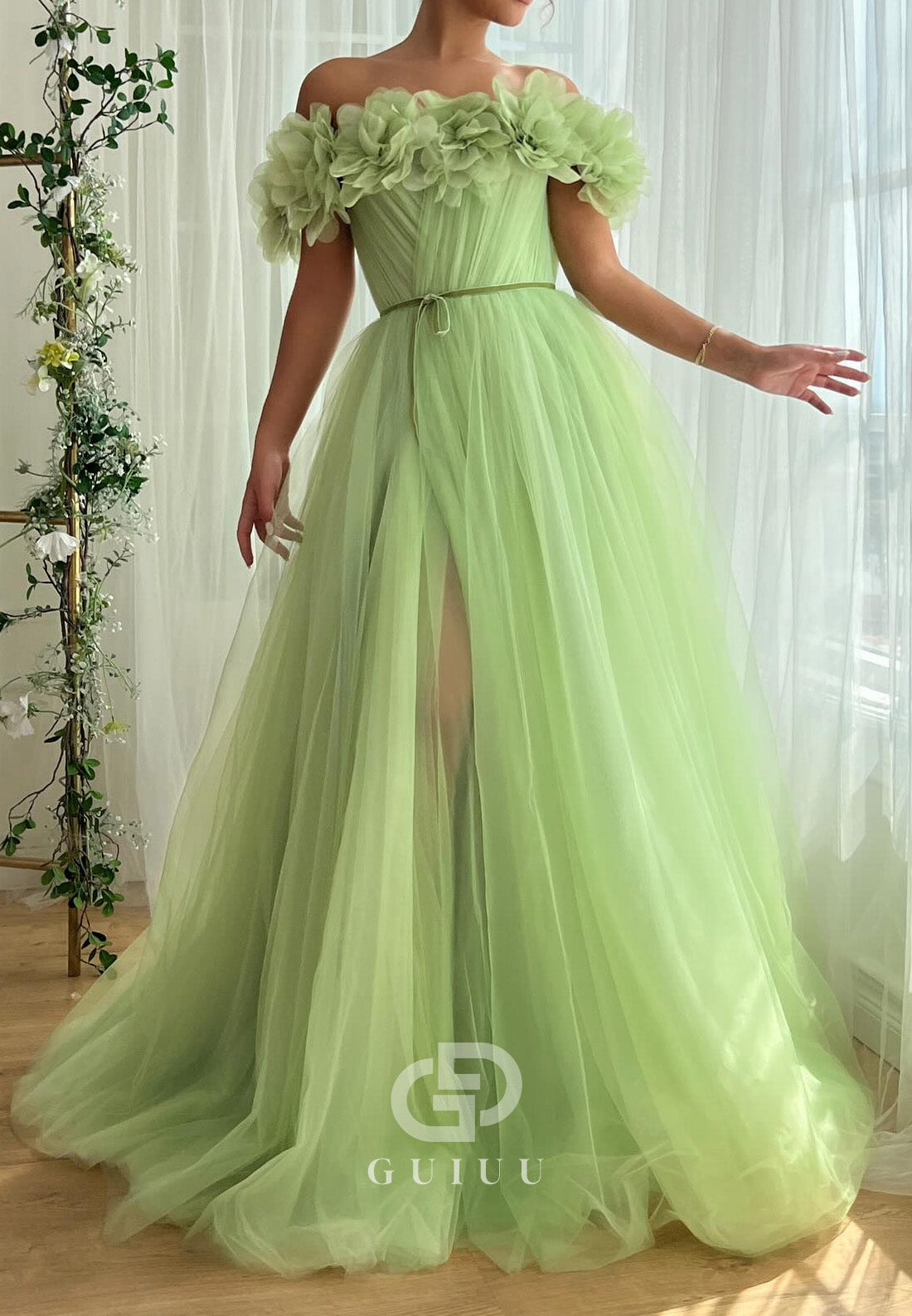 Charming A-Line Sleeveless Strapless Floral Appliques Prom Dress