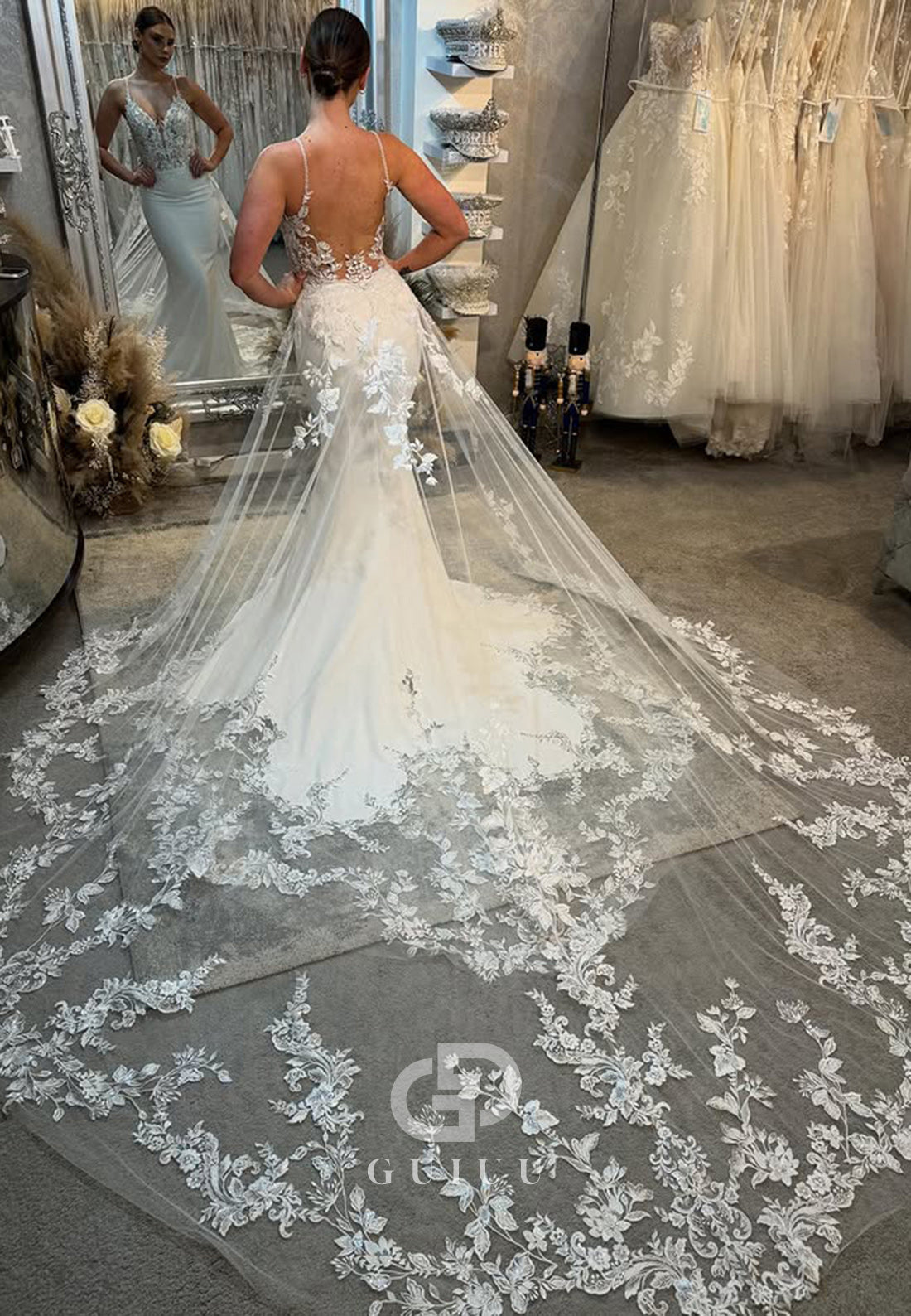 Spaghetti Straps V-Neck Appliques Mermaid Wedding Dress