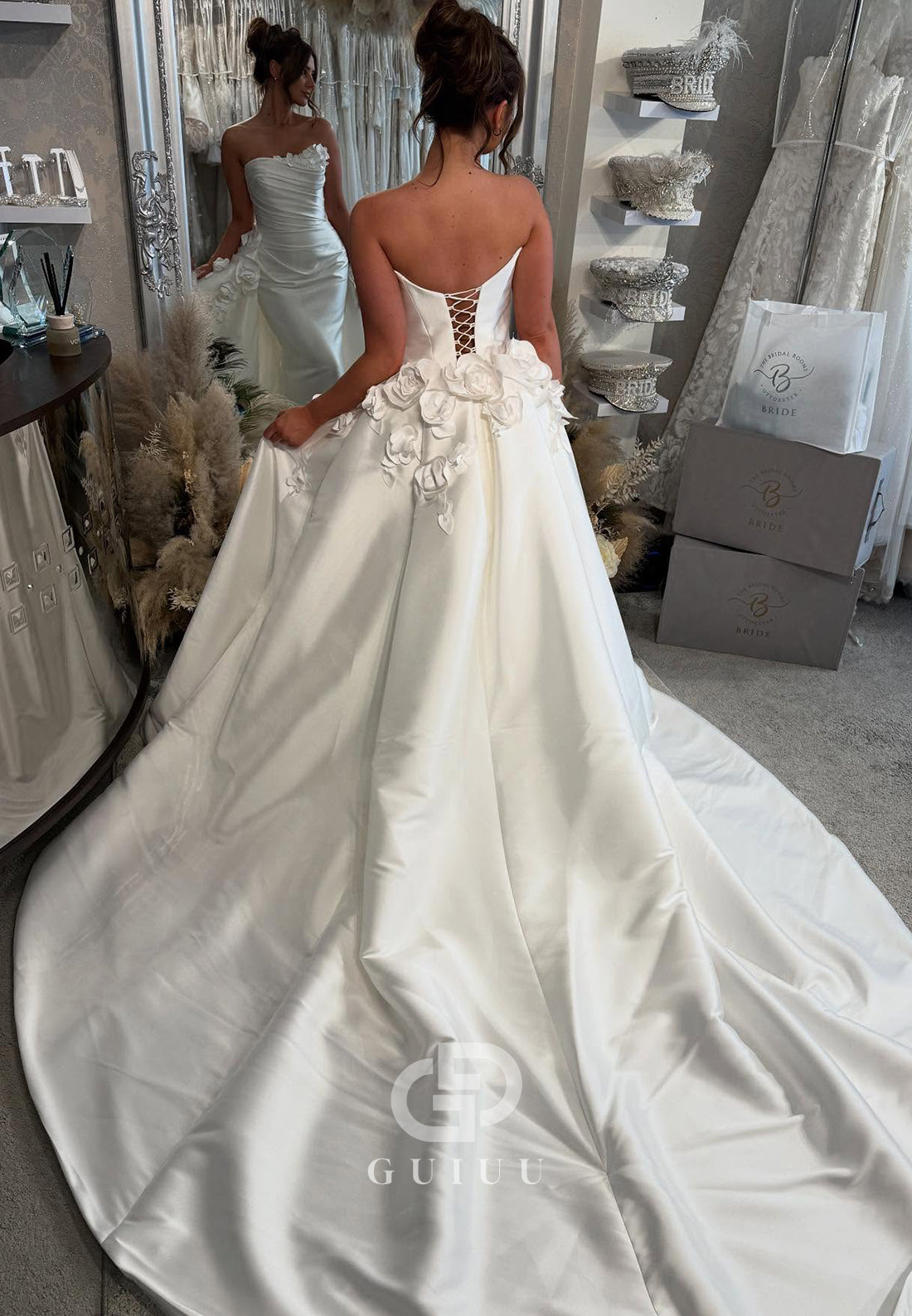 A-Line Floral Appliques Sweep Train Floral Appliques Wedding Dress