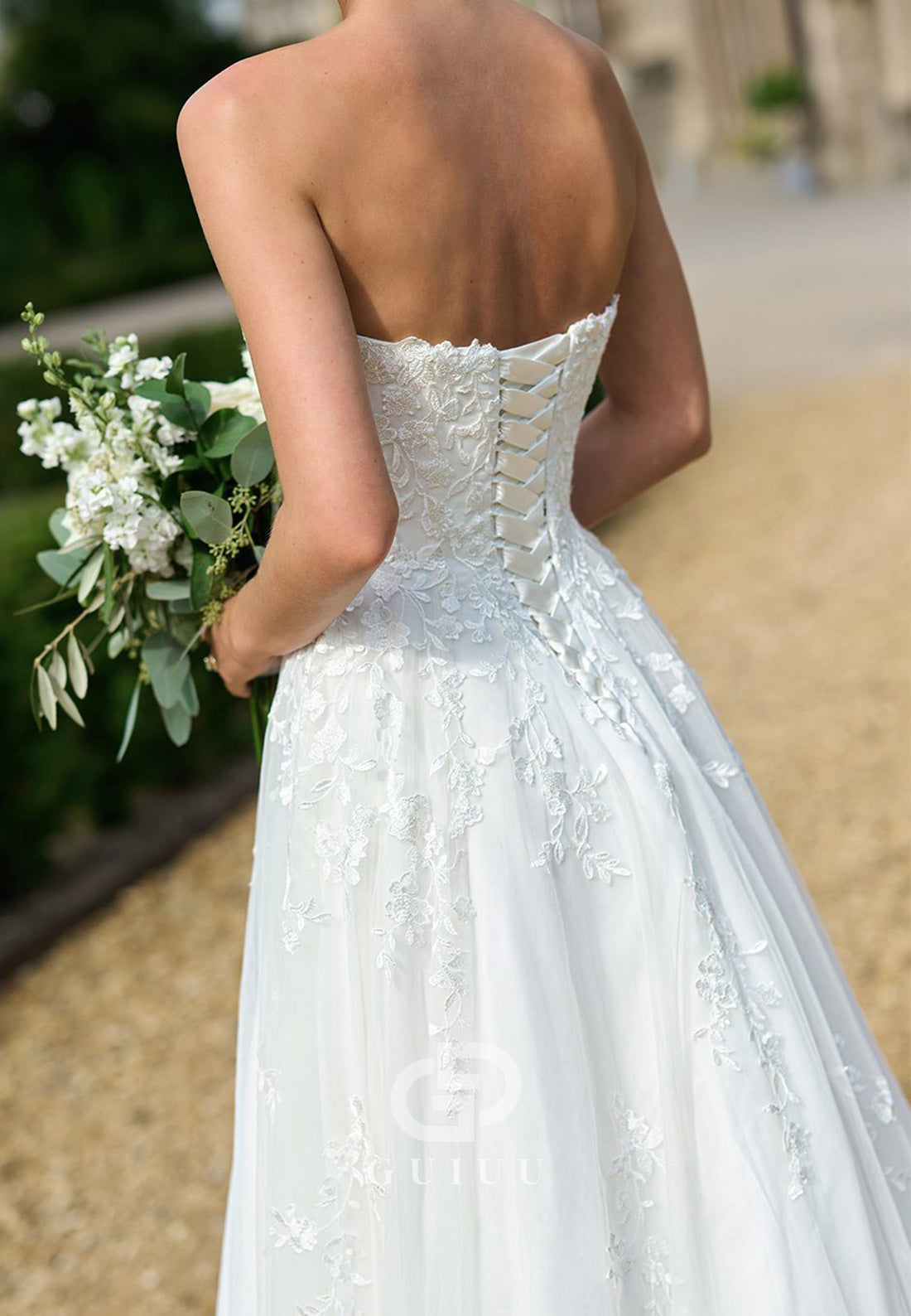 Simple Strapless Sleeveless Lace Wedding Dress