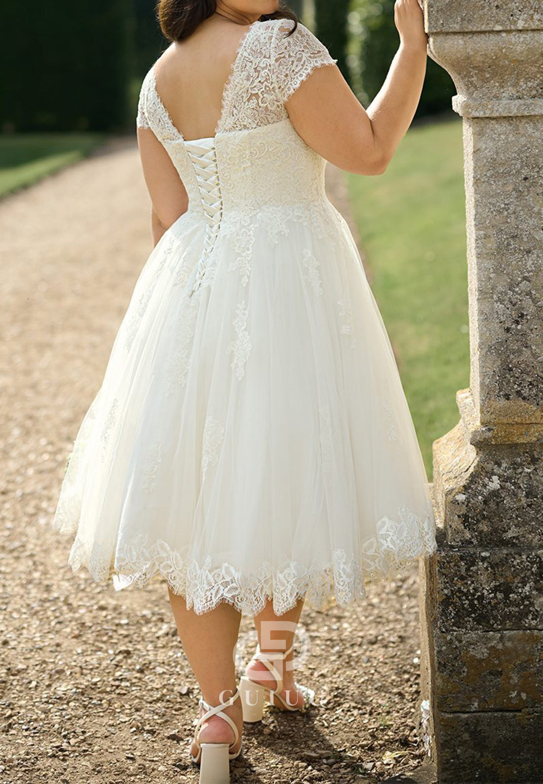 Short Sleeves Scoop Appliques Lace Wedding Dress