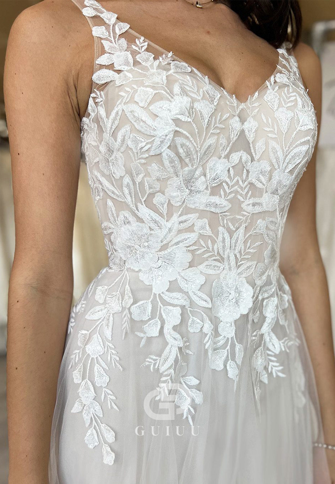 Charming A-Line Spaghetti Straps V-Neck Floral Appliques Wedding Dress