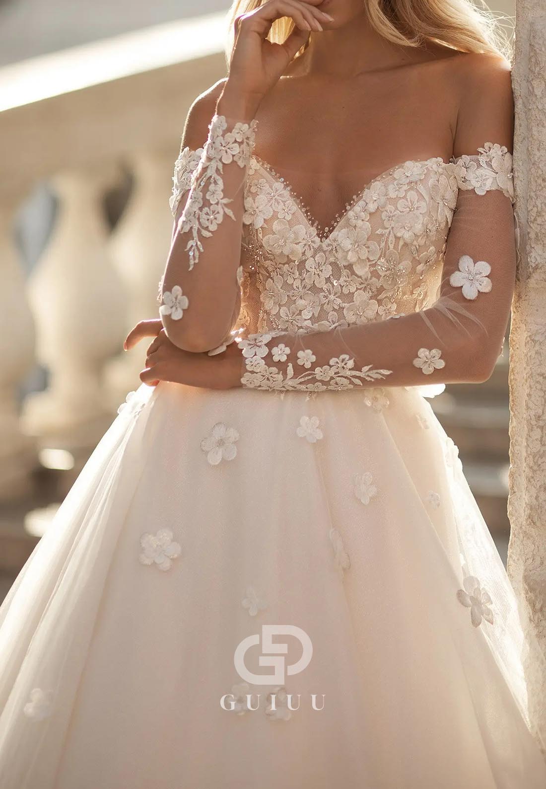 Charming A-Line Long Sleeves Sweetheart Floral Appliques Lace Wedding Dress