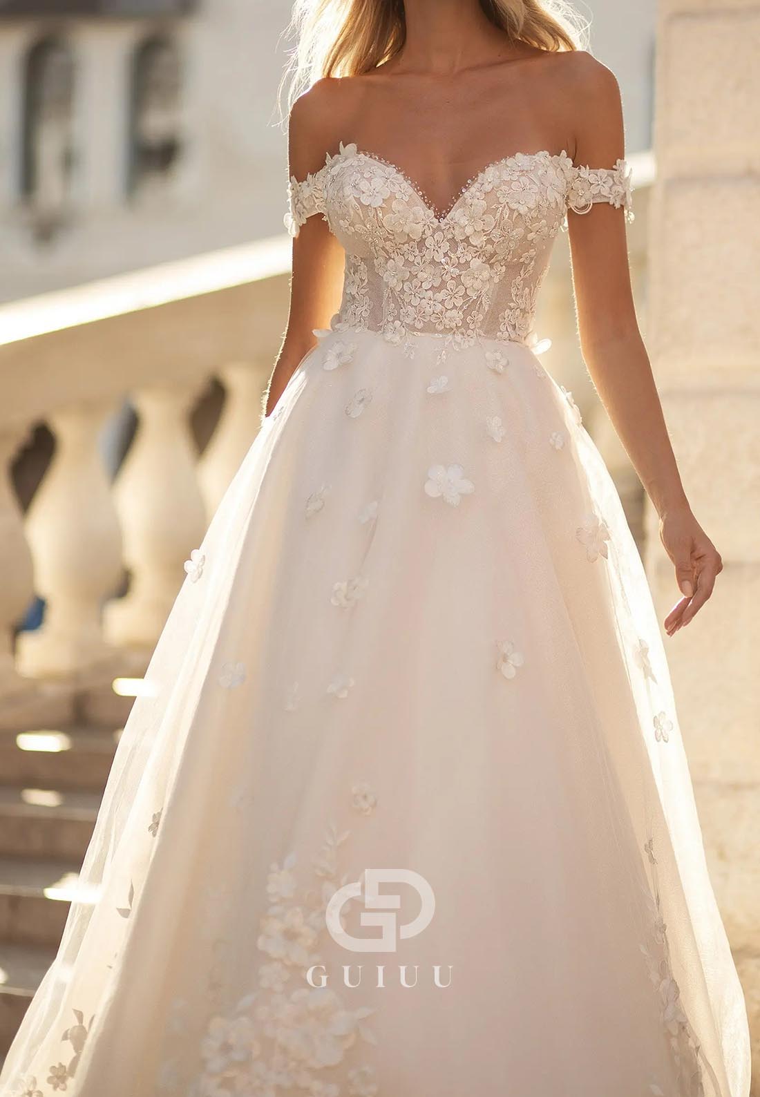 Charming A-Line Long Sleeves Sweetheart Floral Appliques Lace Wedding Dress