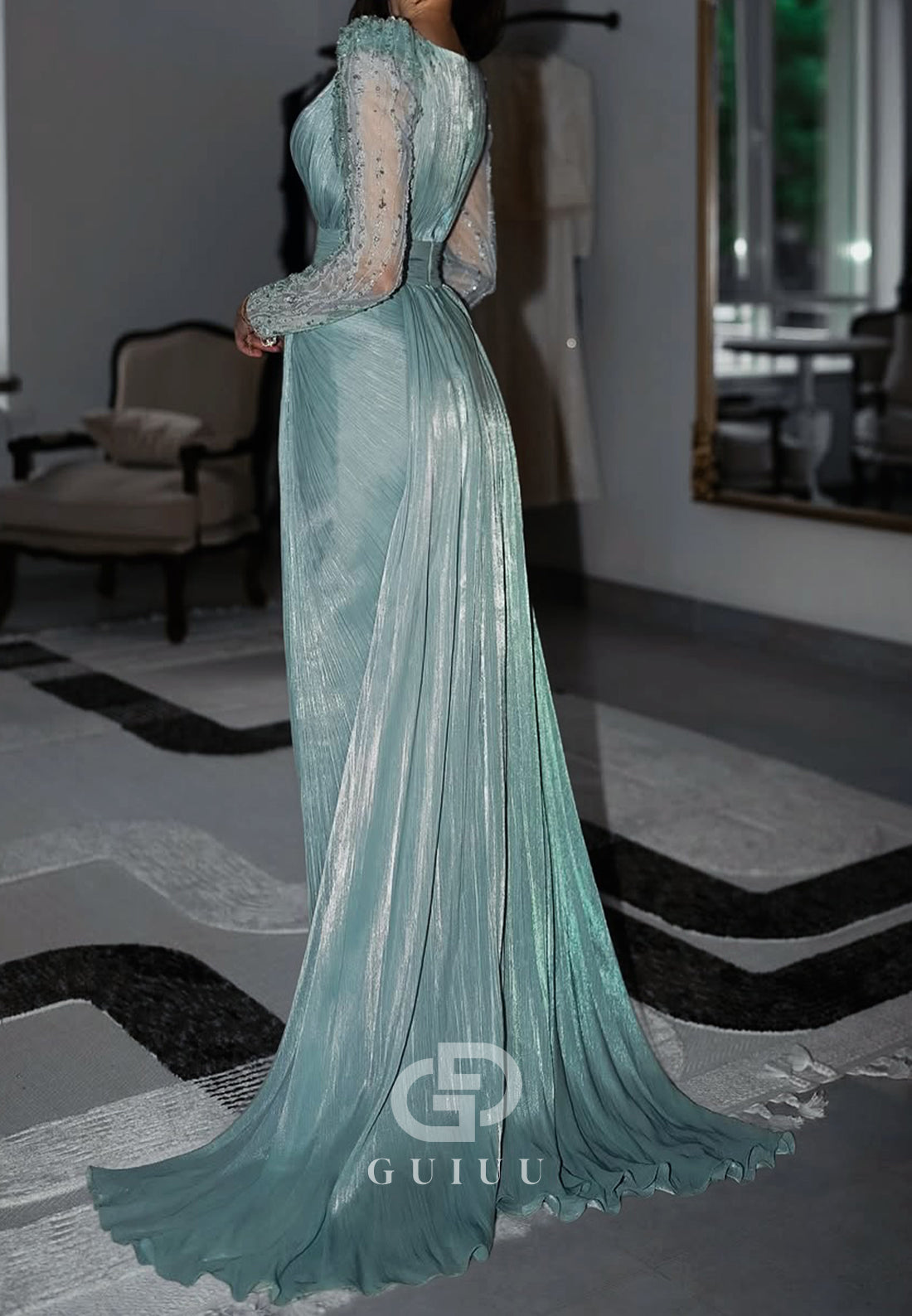 Charming A-Line Long Sleeves Scoop Appliques Evening Dress