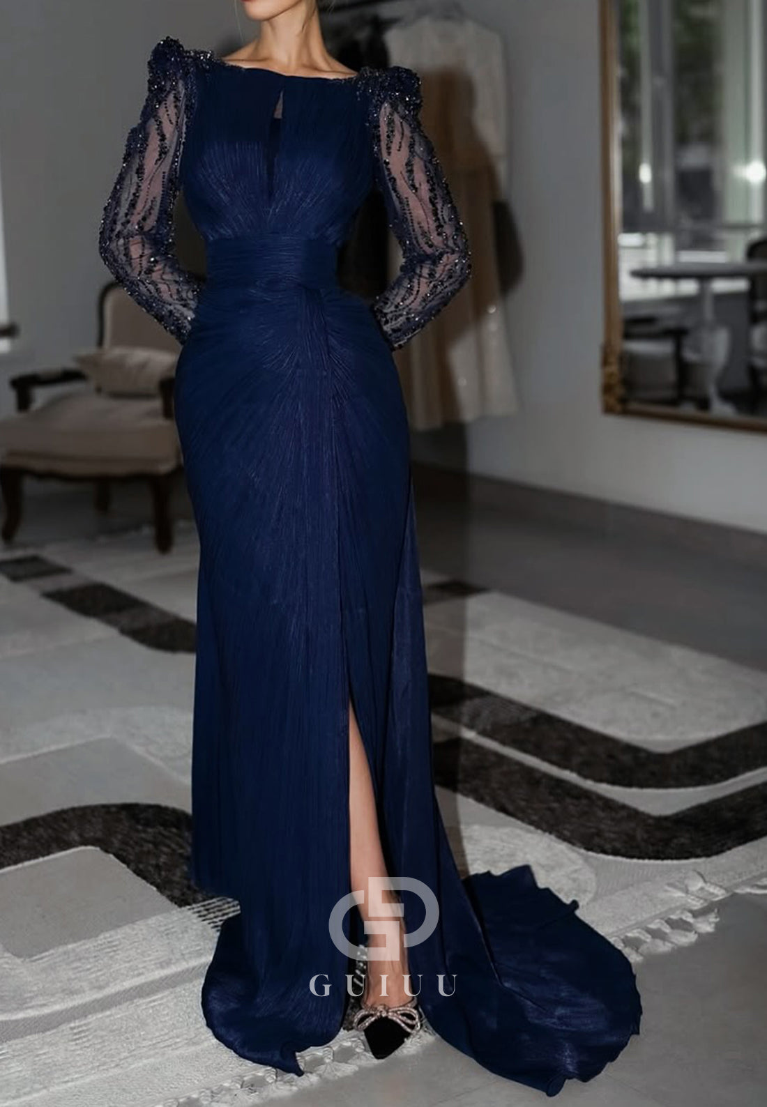 Charming A-Line Long Sleeves Scoop Appliques Evening Dress