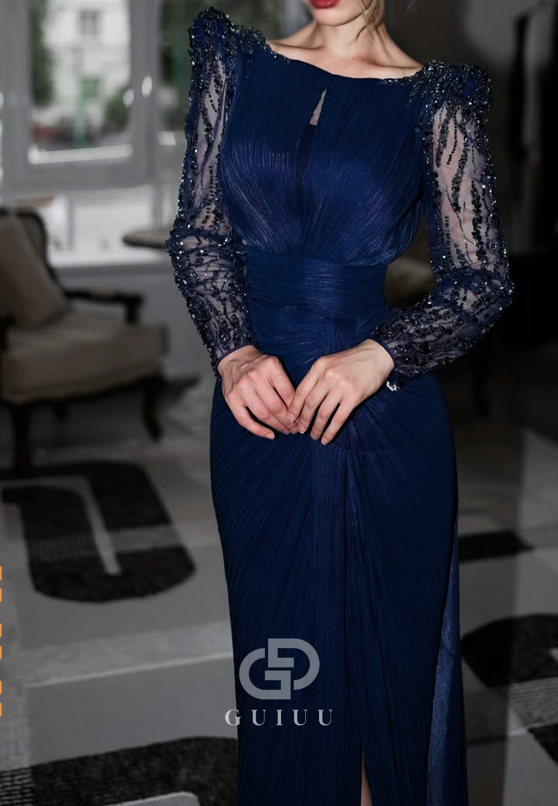 Charming A-Line Long Sleeves Scoop Appliques Evening Dress